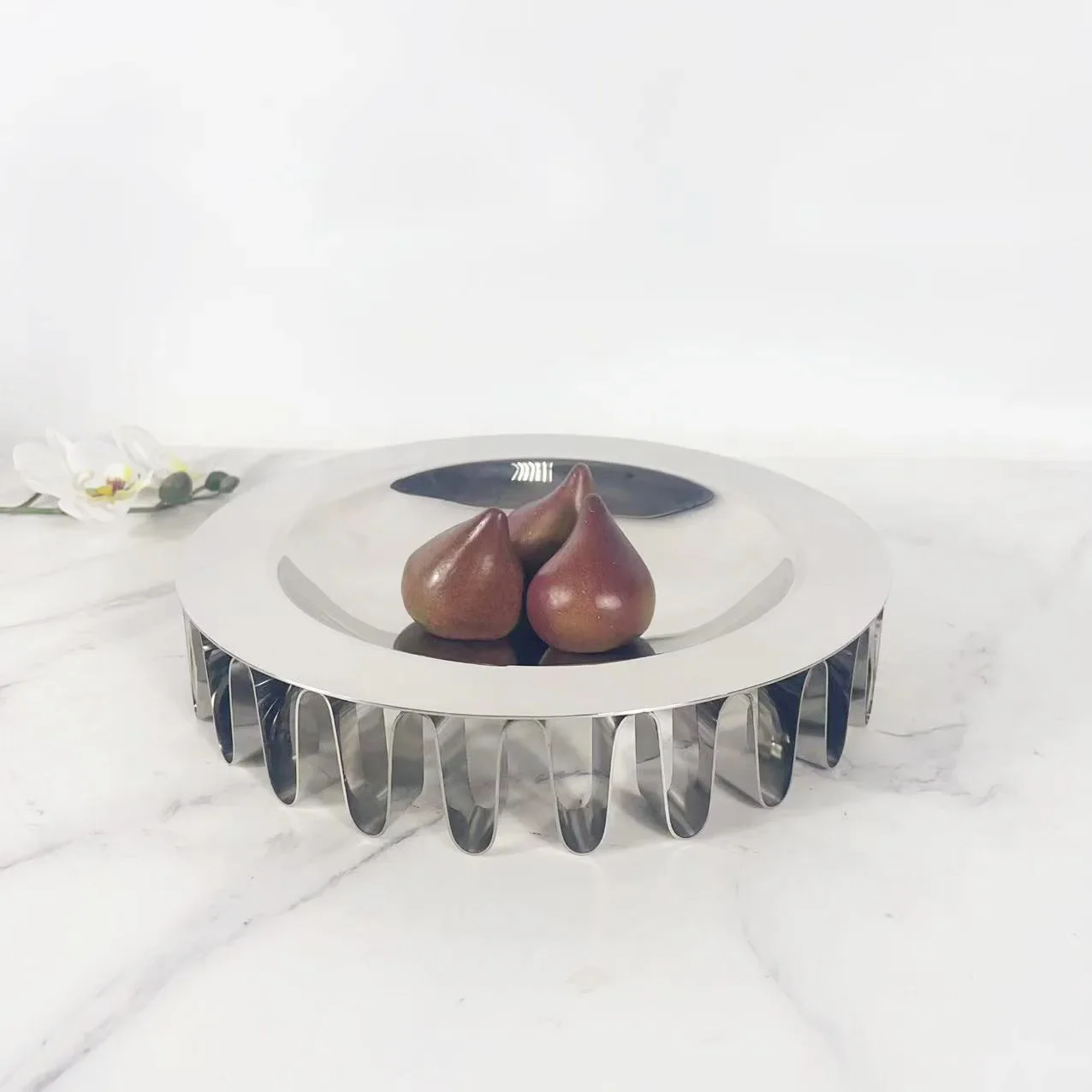 Nordic modern minimalist European style silver metal circular skirt edge fruit plate decoration model room decoration 2