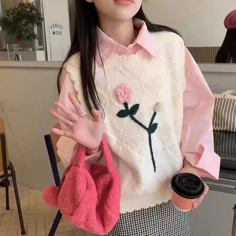

Sweet Flowers Hollow out round Neck Thin Vest for Women 23 Spring New Handmade Embroidery Design Sense Sweater