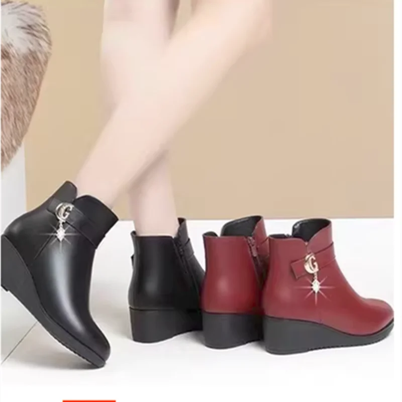 Botas de tornozelo para mulheres, fixador deslizante, cunhas, saltos pesados, sapatos antiderrapantes, dedo do pé pontudo, preto, luxuoso, quente, inverno, 35-40