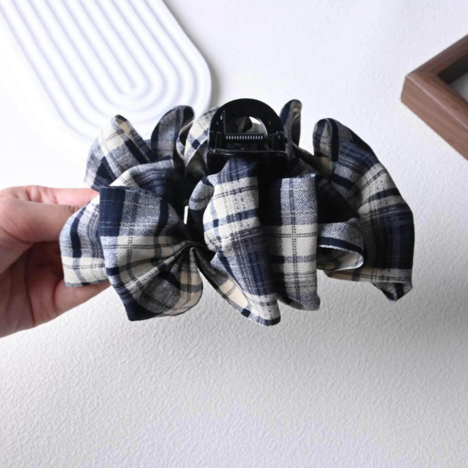1PC Korean Academy Style Plaid Hair Claw, Scrunchie Design Hair Clip,Black Blue Plaid Hair Accessories,Stylish Updo Hair Decor