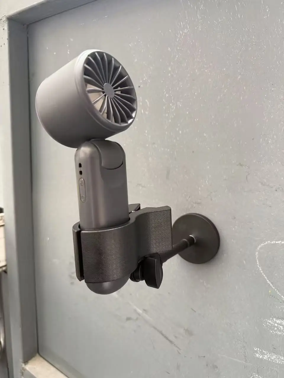 범용 자기 흡착식 마이크 고정 브래킷(호스 포함) 360도 회전 클립형 팬 클립으로 안정적인 지지력 제공