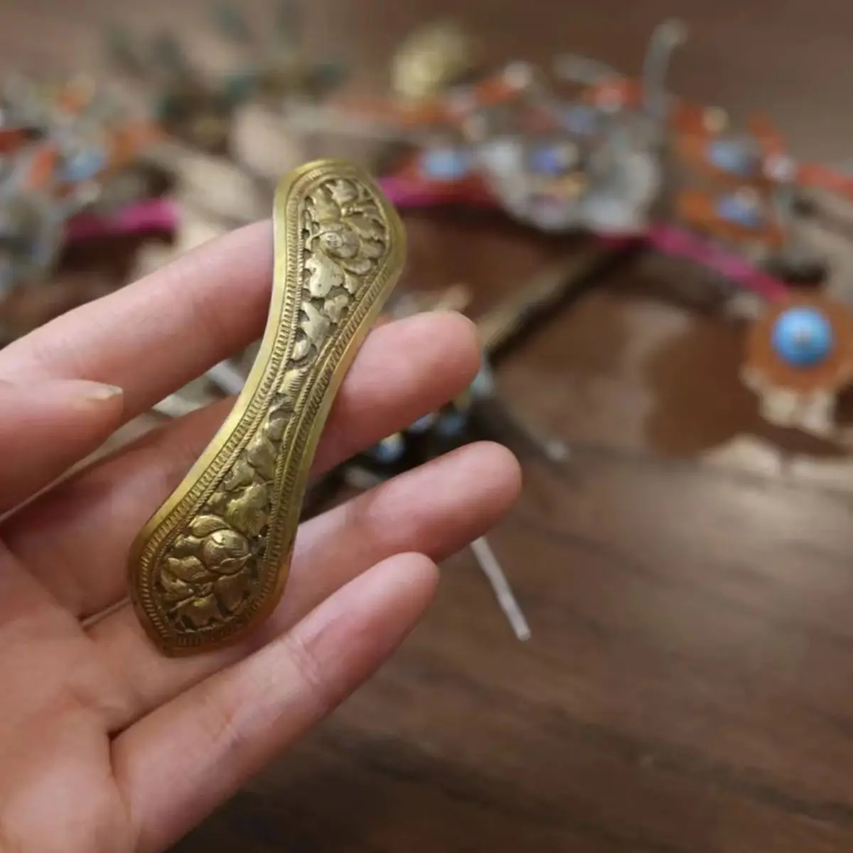 청나라 시대의 작약 무늬 양날 머리핀은 여성의 옛날 물건으로 냉정하고 복고풍..