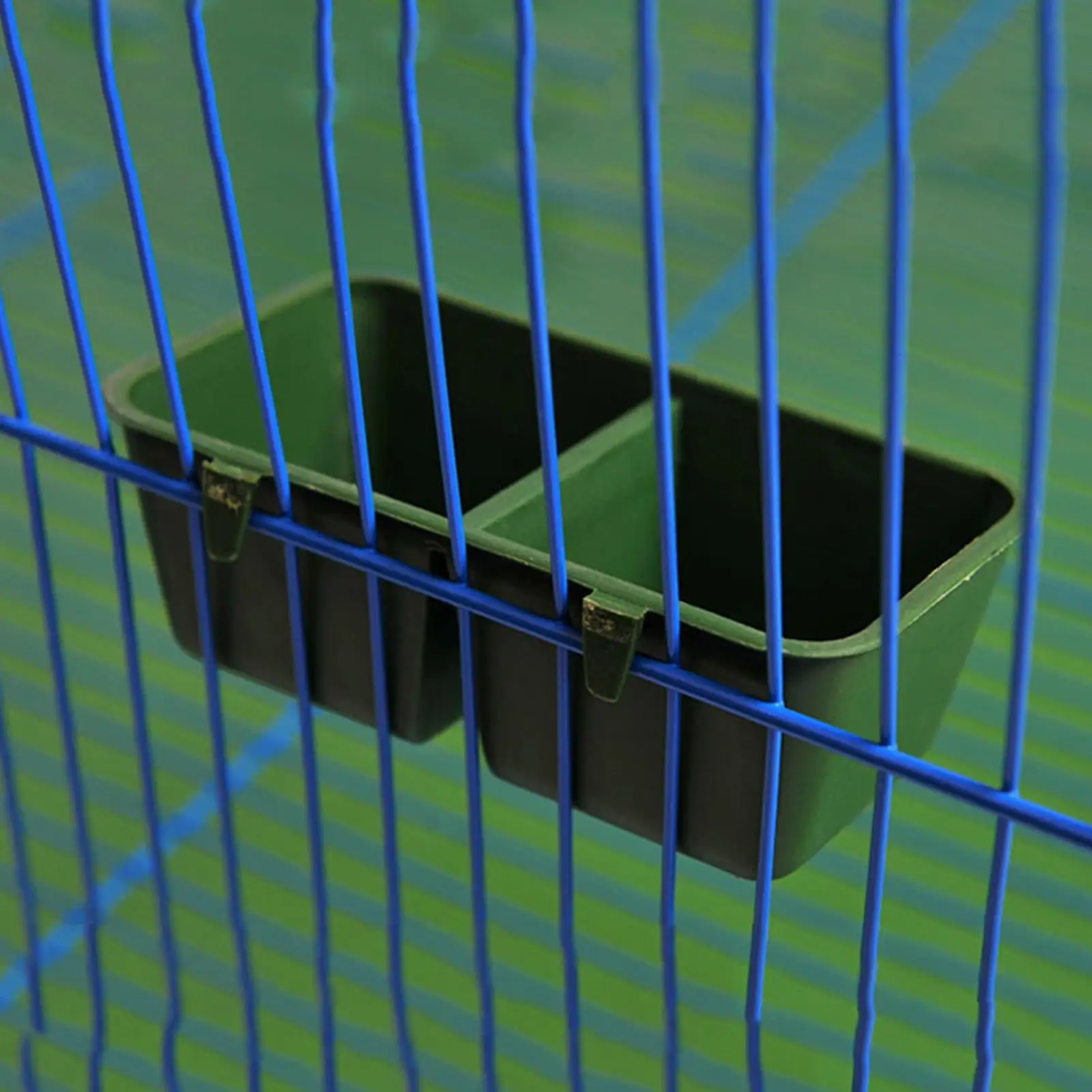 Ciotola 2 in 1 NoSpill per Uccelli, Contenitore per Cibo e Acqua per Gabbie di Pappagalli, Piatto per l'Alimentazione di Piccoli Uccelli per Pappagallini Piccioni Voliere Casa - immagine 4