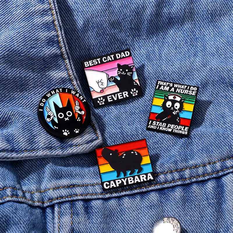 Cute Rainbow Black Cat Spilla Doctor Nurse Cat Siringa Pistola A Mano Punch Capibara Creative Animal Metal Badge Punk Pin Jewelry Gift