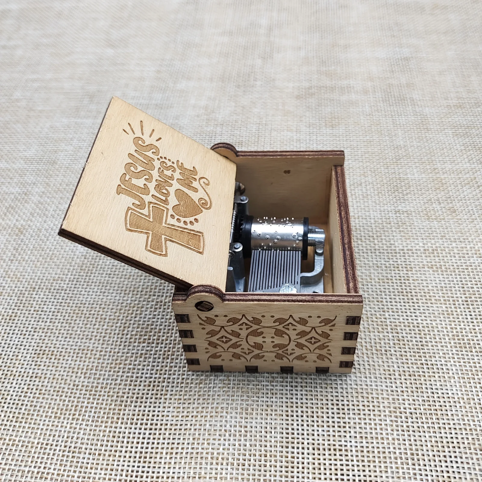 1pc Music Box Wooden Antique Carved Hand Cranked Classic Theme Music for Birthday Christmas Gifts Family Decoration 3