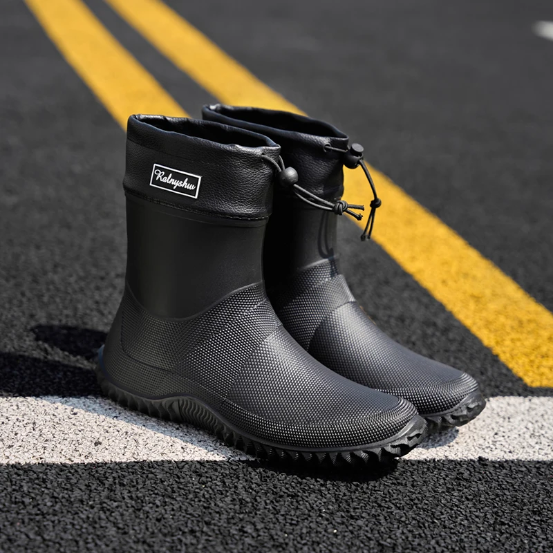 Pair of Men's Short Rain Boots, Outdoor Work Clothing Waterproof