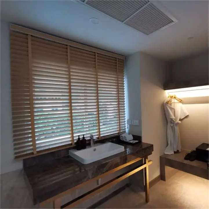 

Project remote control curtain shade noise reduction roller factory wholesale environmental protection office curtain