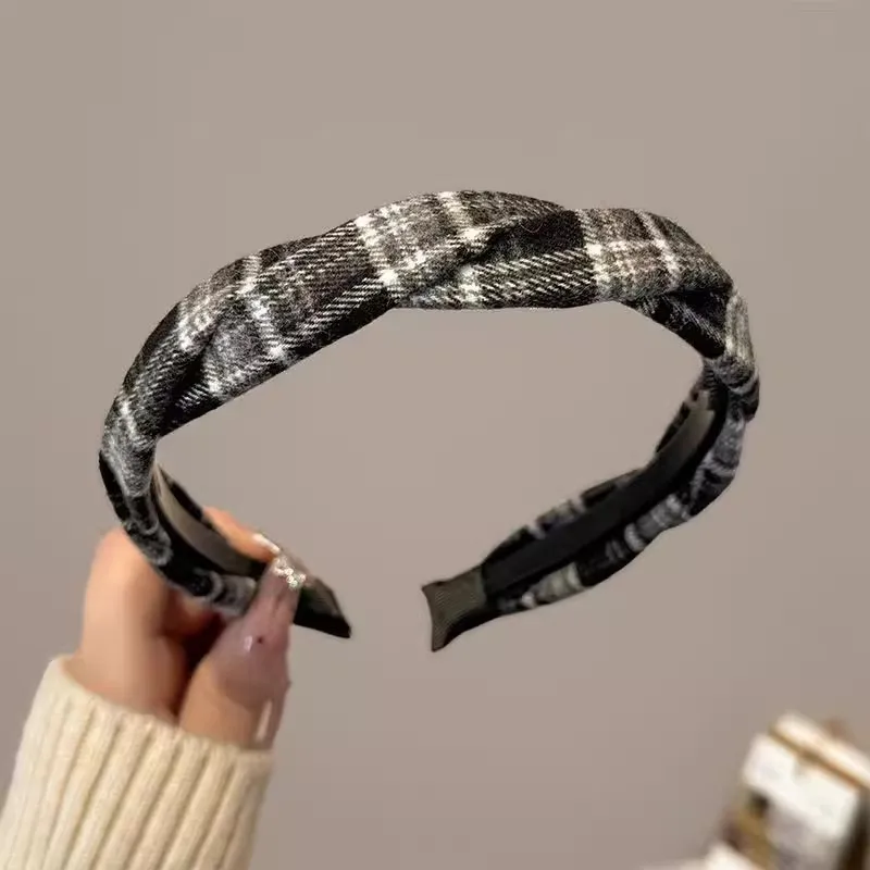 Elegant Vintage Plaid Cloth Hairband for Women and Girls – Fashionable Hair Accessory