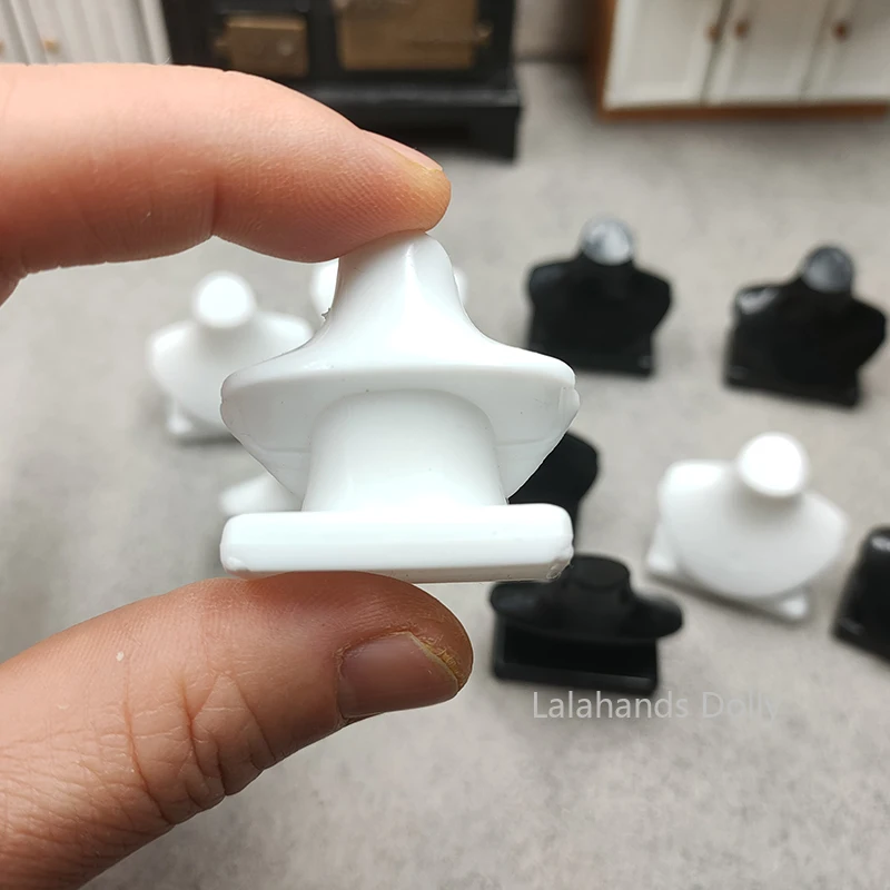 Kit 5 Supporti Per Collane In Miniatura Scala 1:6 - Per Case Delle Bambole E Diorami