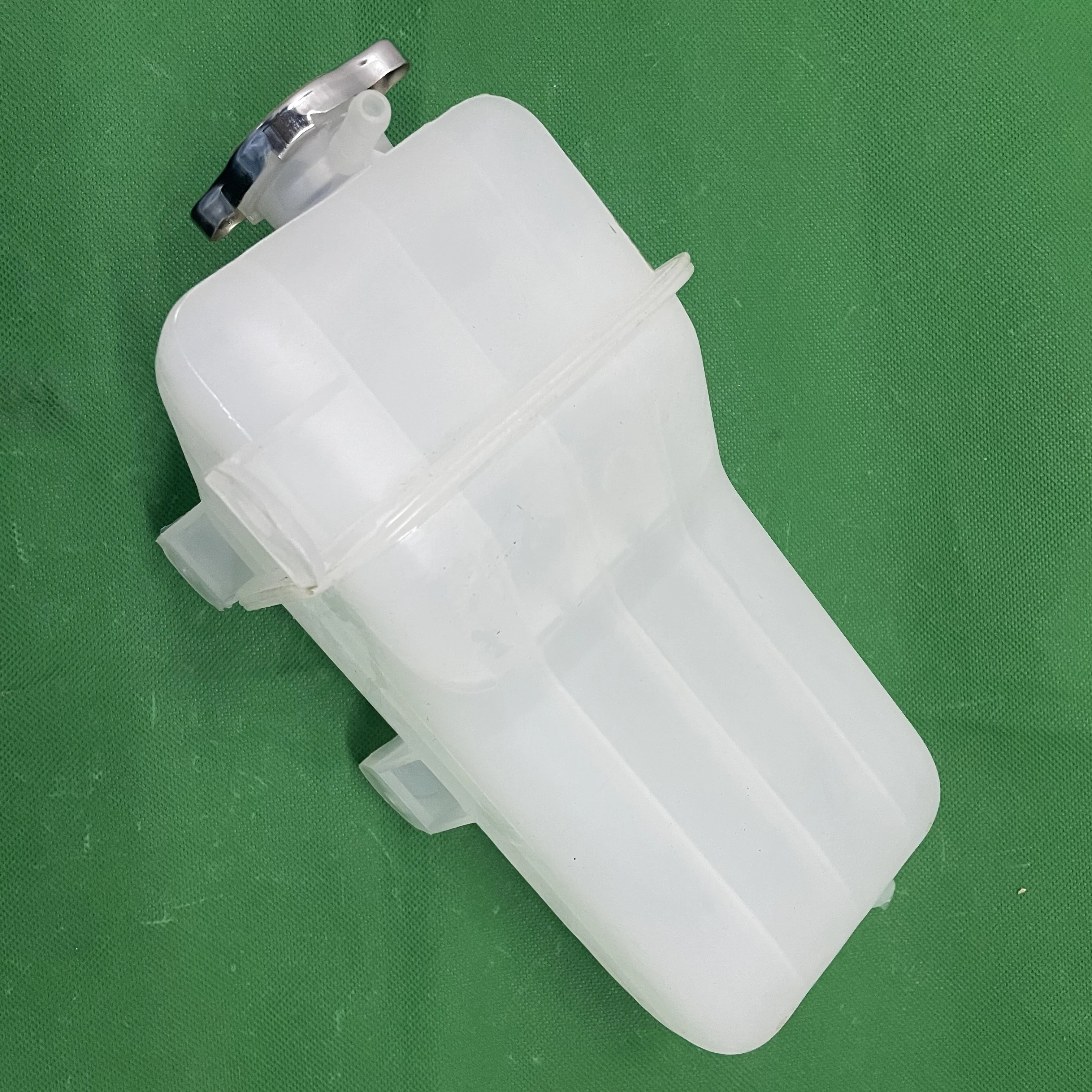 AUTO RADIATOR WATER TANK FOR HYUNDAI STAREX H1 2.5 DIESEL 254294A000 254304A000,254314A000,25429-4A000,25430-4A000,25431-4A000