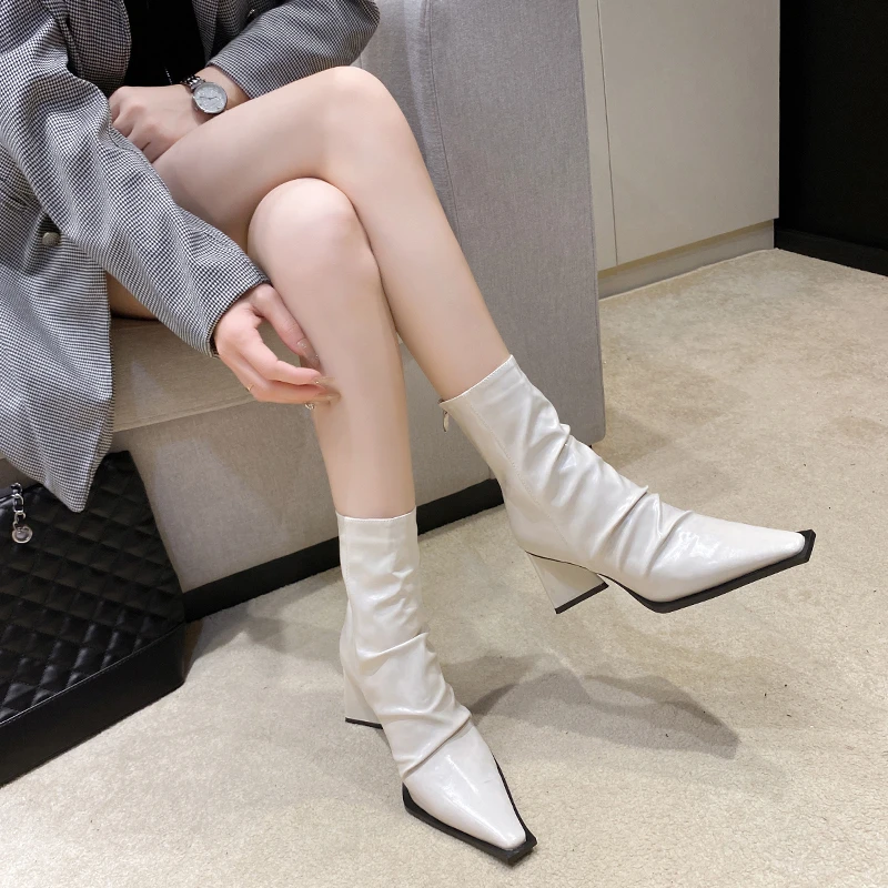 2023 Autumn/Winter New British Style Pointed Patent Leather Pleated Back Zipper Thick High Heel Mid Barrel Short Boots Zapatos