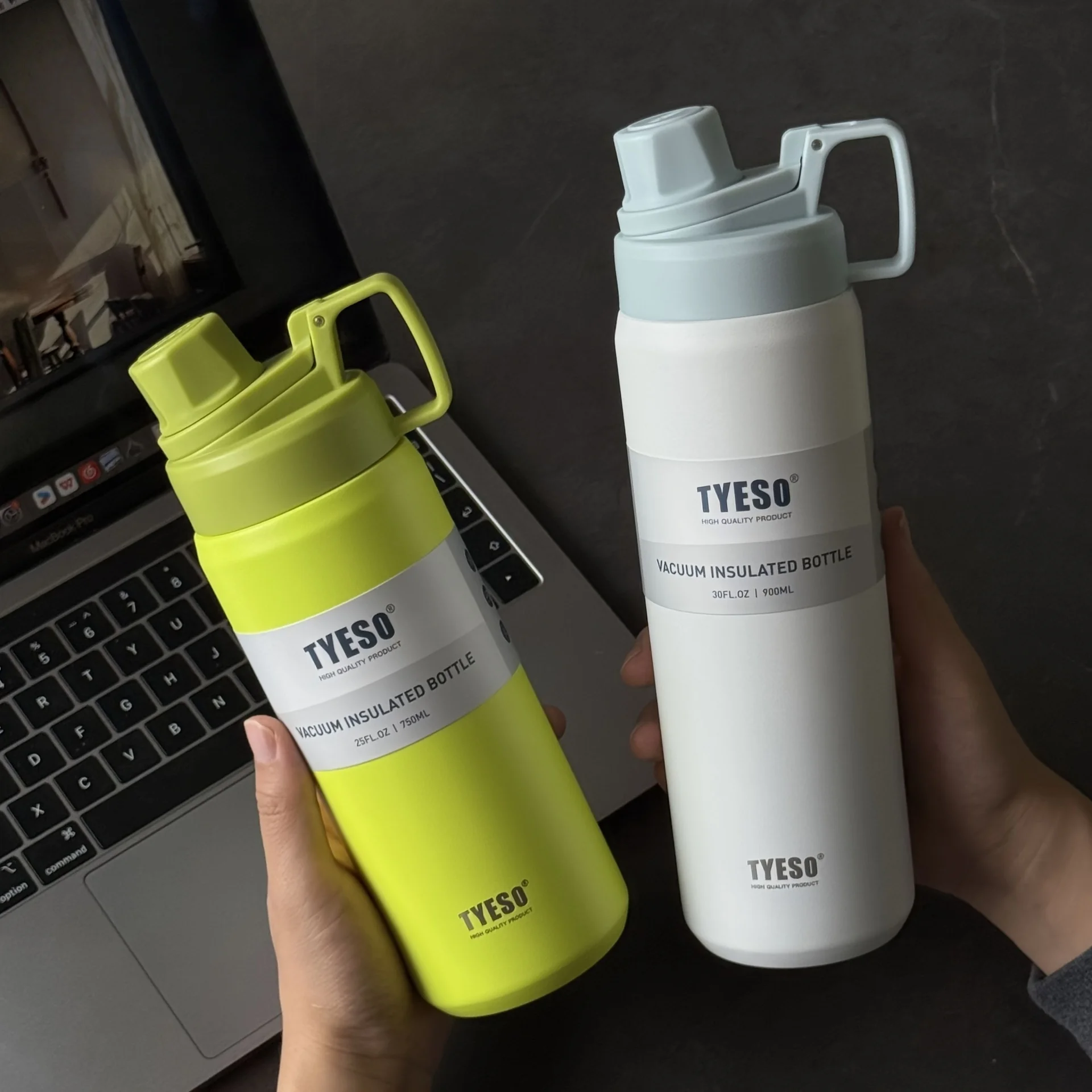 Minimalist Stainless Steel Insulated Water Bottle with Handle, 900ML