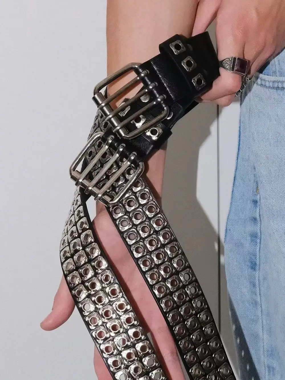 Neuer Damengürtel, modische quadratische Perlen, Weidennägel, drei Auspuffösen, Punk Street Cool, personalisierte Herren- und Damengürtel – Detail 5