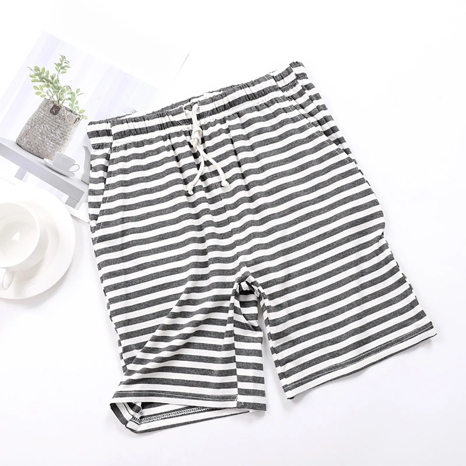 

Summer Fashion Stripe Printed Shorts Women Comfortable Elastic Waist Knee Length Shorts Pockets Drawstrings Breathable Shorts