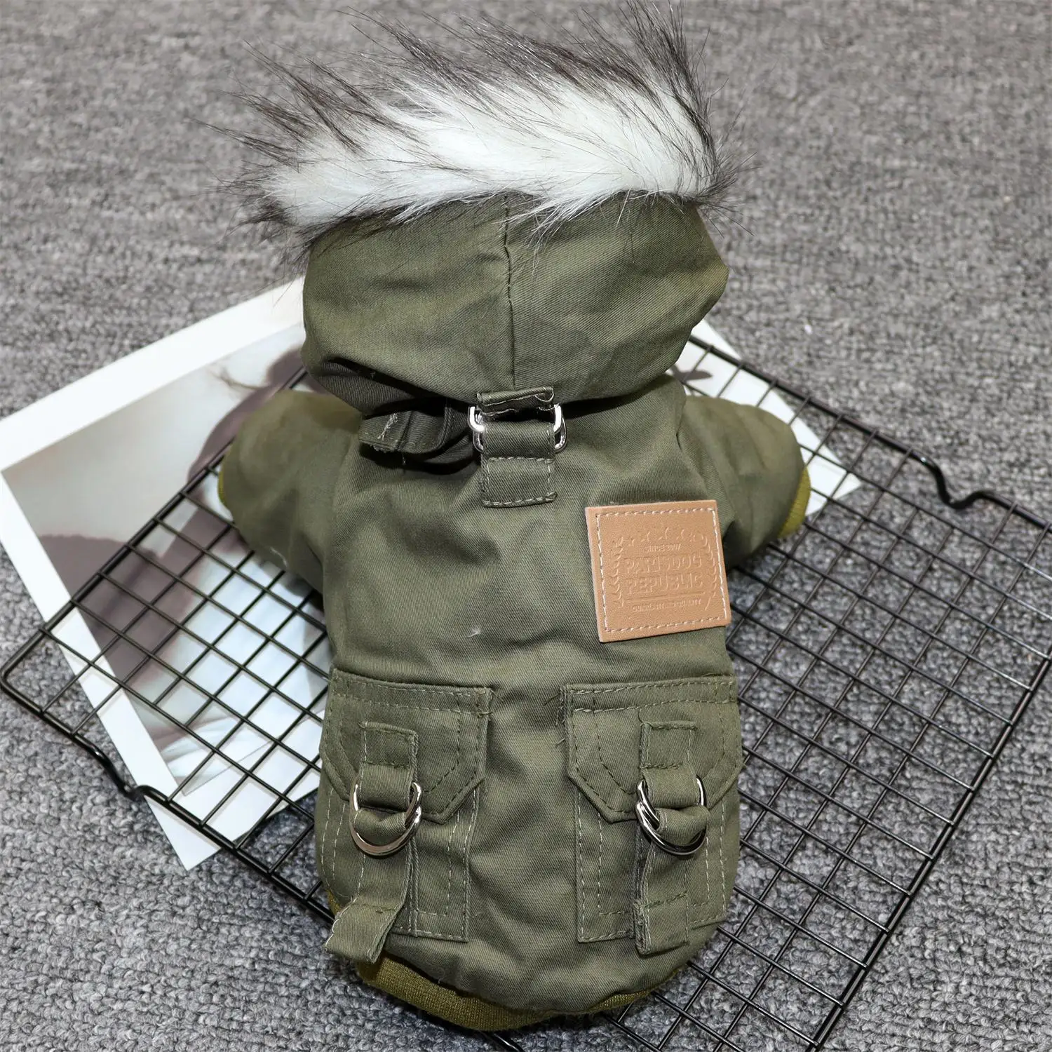 Thick mountaineering jacket with pet hood, soft and comfortable dog jacket, outdoor sports, pet clothing, winter