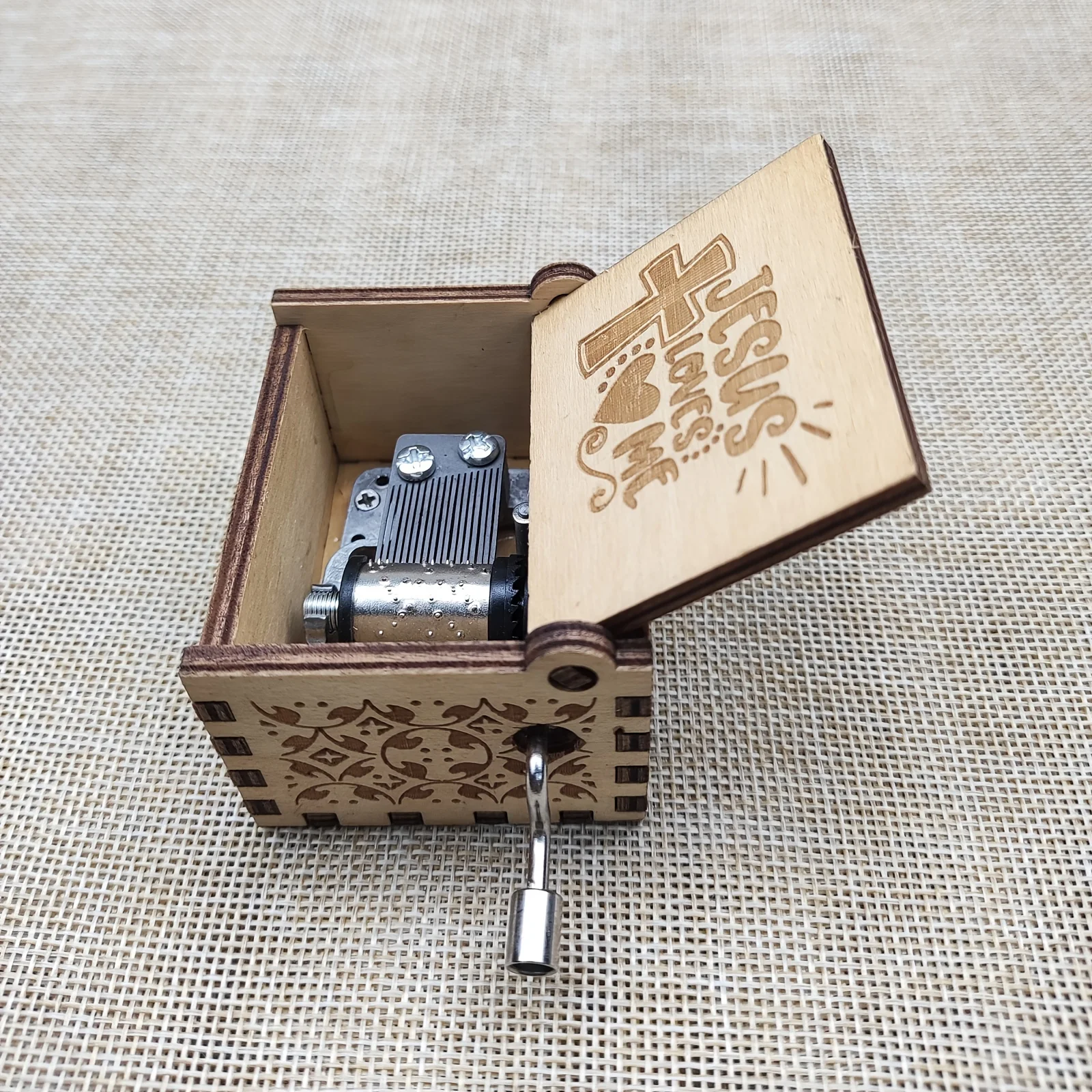 1pc Music Box Wooden Antique Carved Hand Cranked Classic Theme Music for Birthday Christmas Gifts Family Decoration 4