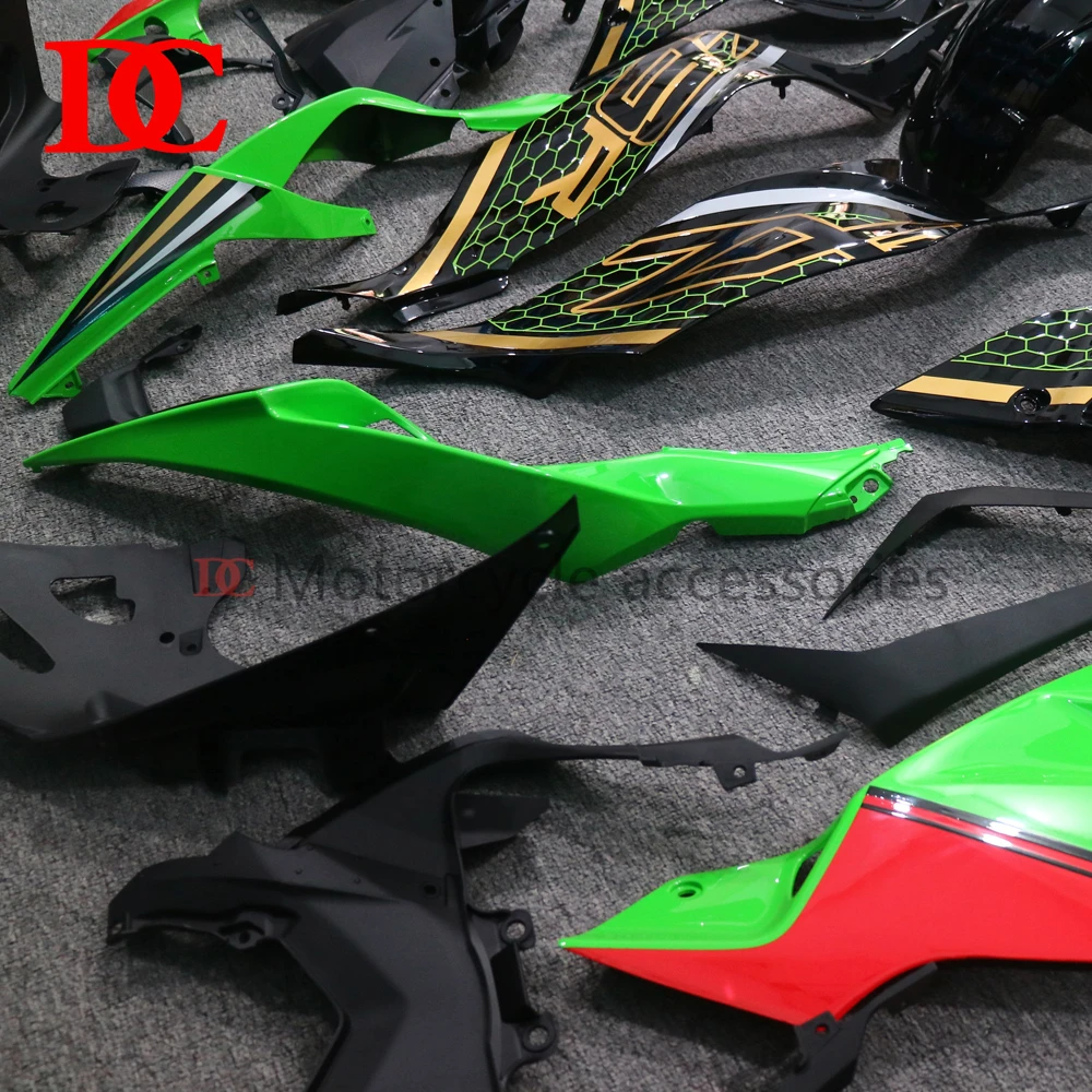 カーバー　今日限定価格！ ZXMT製ZX-6R フロントタンクカバー 黒 D0606-11 社外 中古