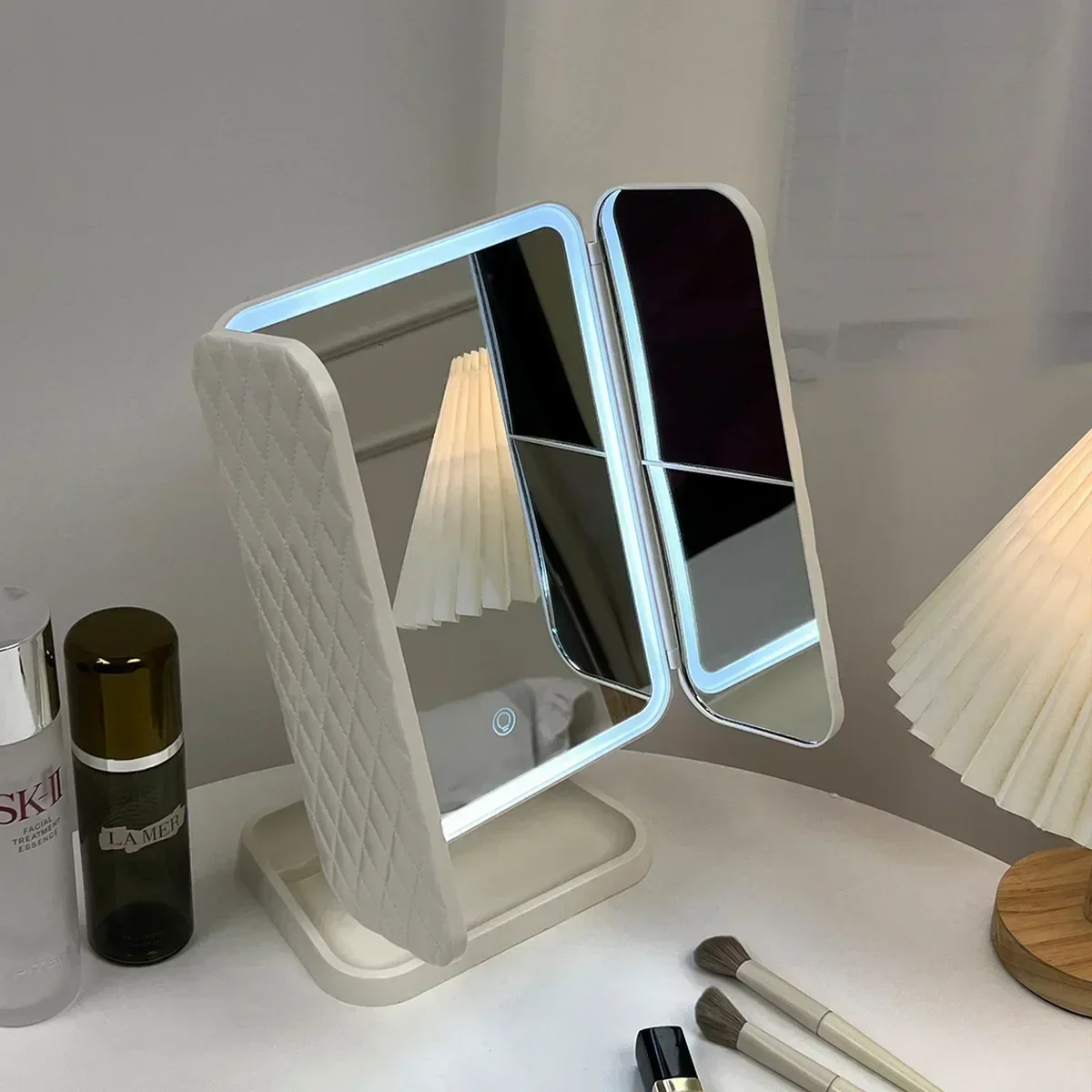 삼면형 LED 조명 화장 거울, 기숙사용 화장대 거울, 스마트 보조 조명 화장 거울로 화사한 조명을 선사합니다.