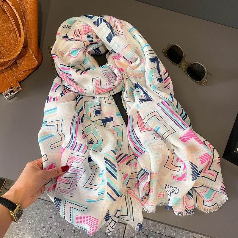 Sciarpa Dama ELSA & ANNA In Viscosa Con Stampa Labbra – Scaldacollo Hijab Maxi 180x90cm - Foto 4