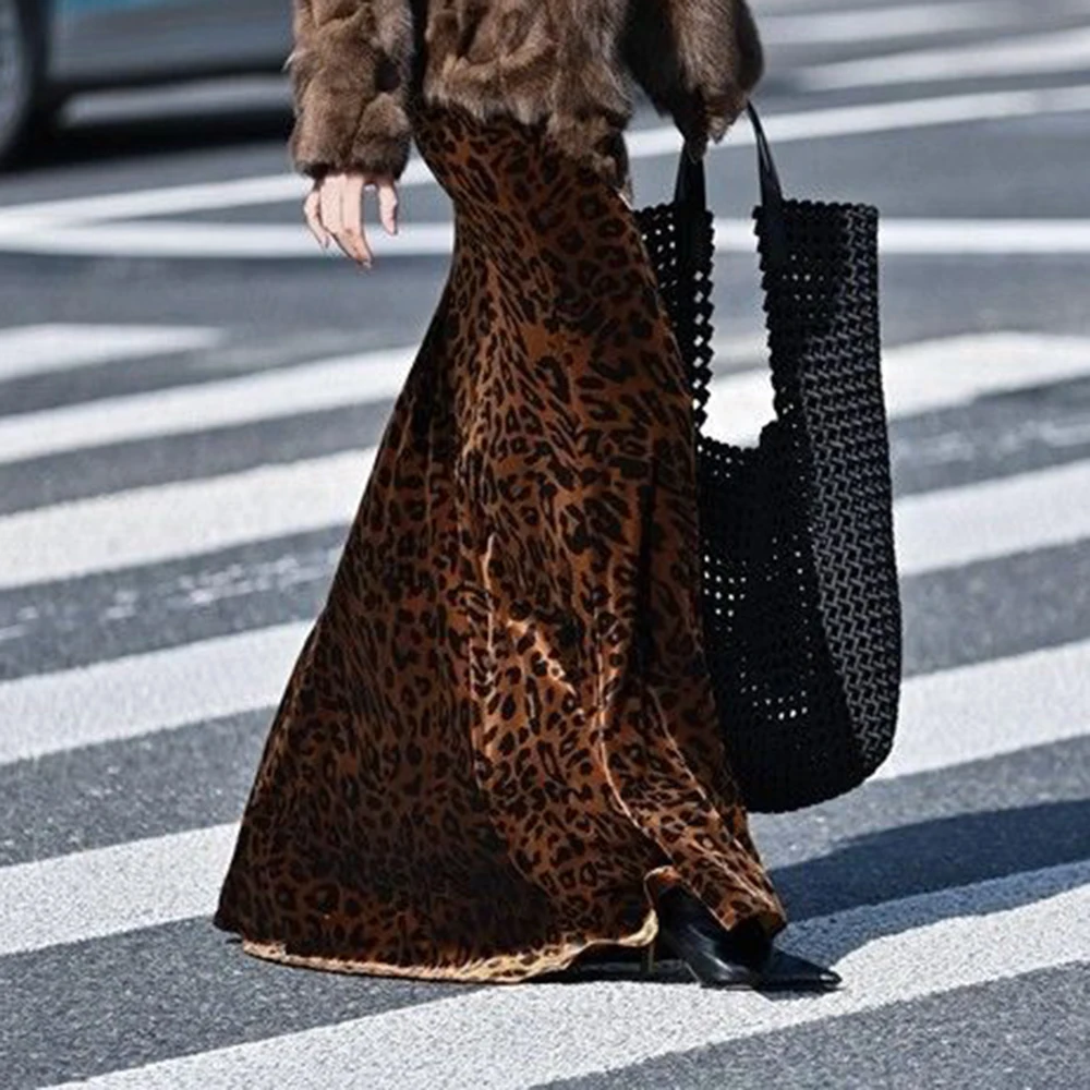 2025 autumn design sense leopard print golden velvet thin super pendulum skirt mopping floor lengthening fishtail skirt 2