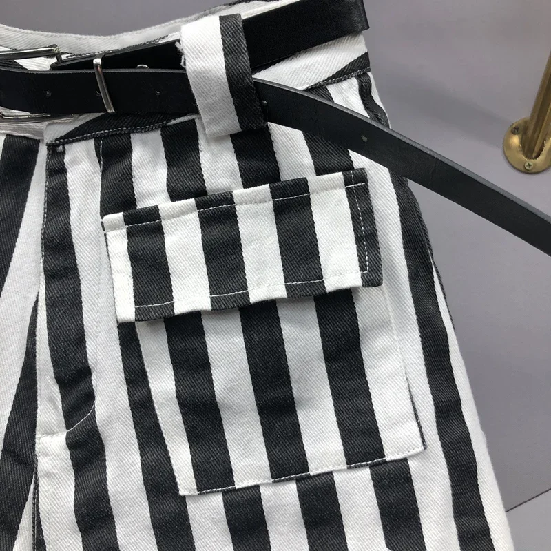 Black and White Striped Denim Shorts 2023 Summer New High Waist Slimming Pocket A- Line Wide-Leg Booty Shorts Streetwear Women