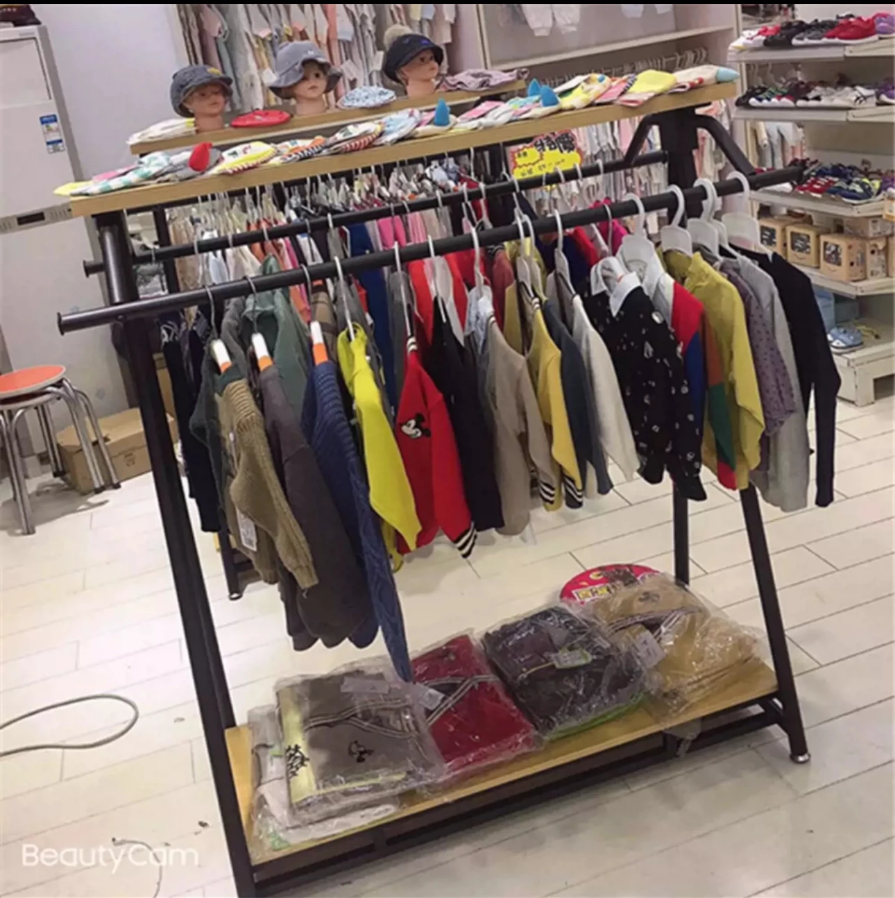 

Clothing store display rack retro floor rack men's and women's clothes in the island double row side hanging children's clothes