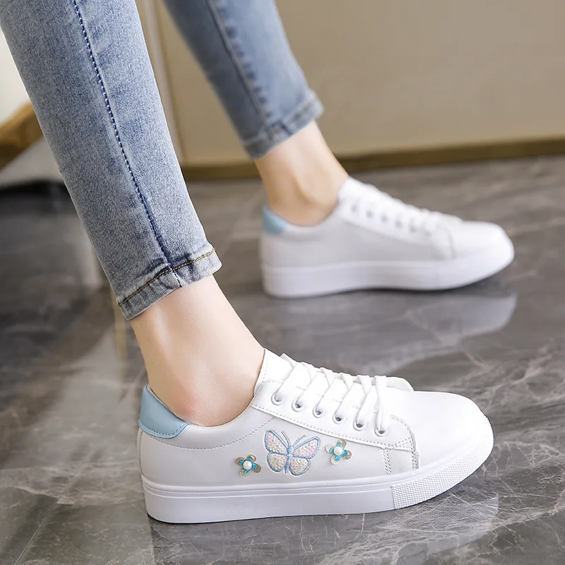 Spring Breathable Flat Sole Shoes with Leather Lace Up Sports Fashion Casual Little White Shoes 2026 New