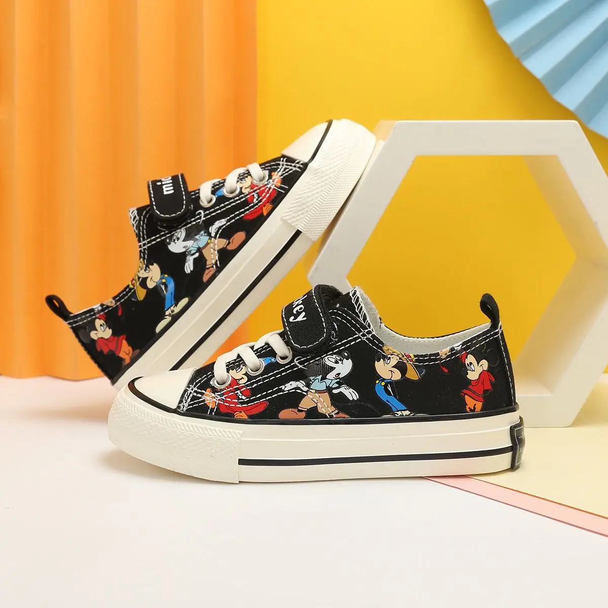 real photos Mickey Mouse Children\'s Canvas Shoes Girls Shoes Cartoon Boys Shoes Joker Casual Shoes Low Top Solid Korean Tide