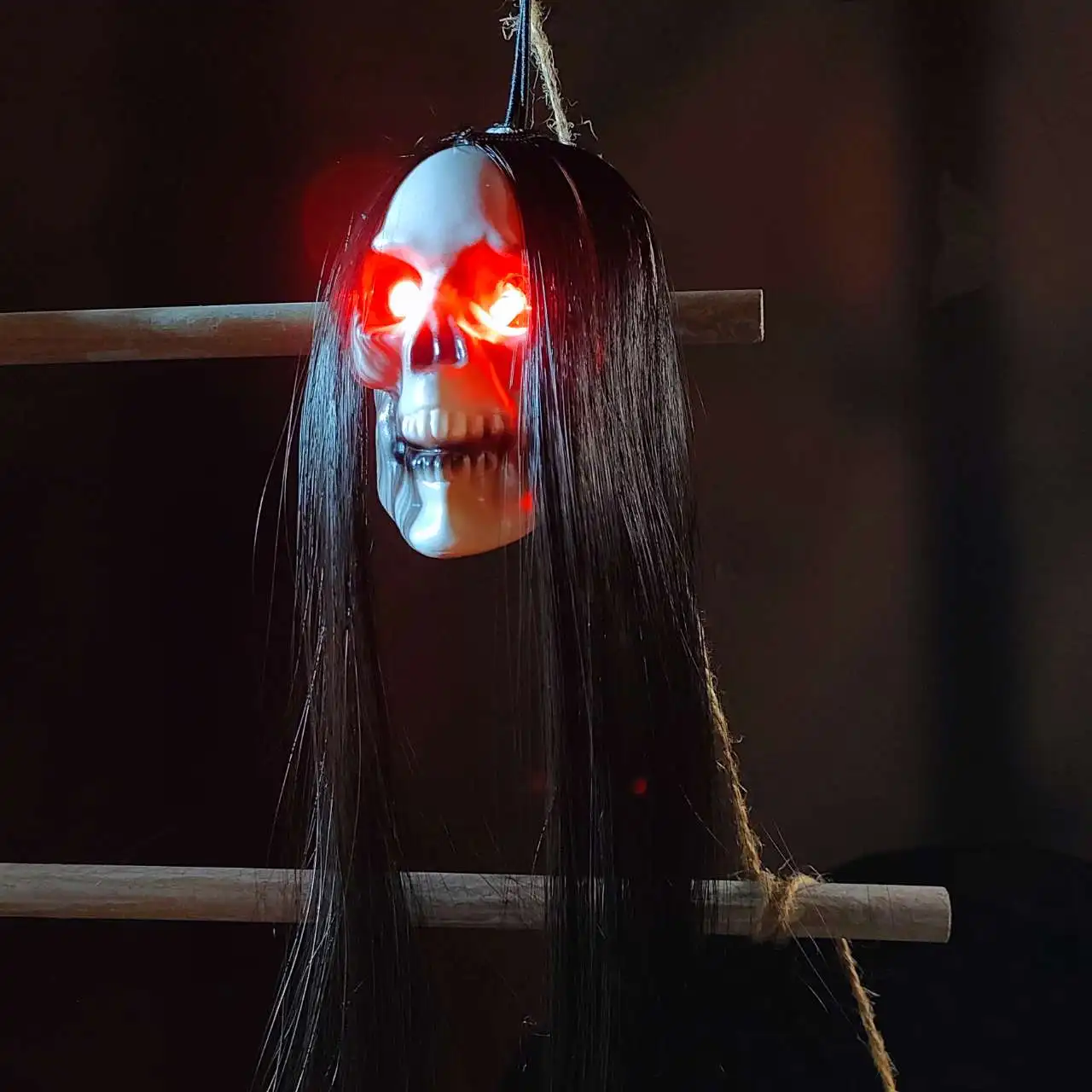 

Halloween Hanging Ghost Skull with Long Hair Glowing Eyes Terror Skull Ghost House Head Skeleton Props 2023 Halloween Decoration