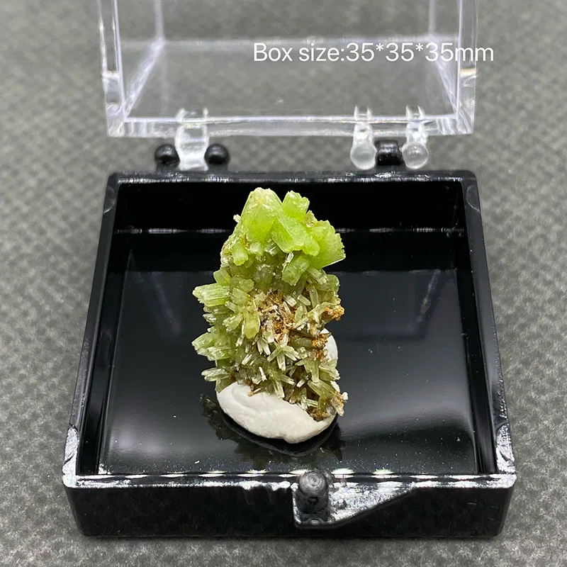 100% natural pyromorphite original stone mineral specimen cured crystal gem collection. +Box size：35*35*35mm