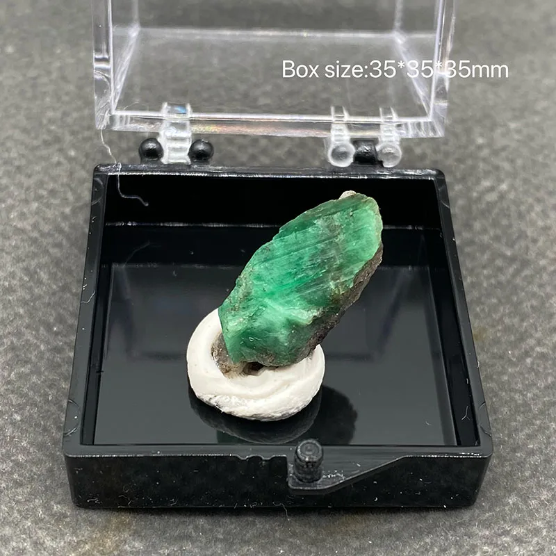 100%  Natural Emerald Mineral Specimens Stones and Crystals Healing Crystal   +Box size:35*35*35 mm