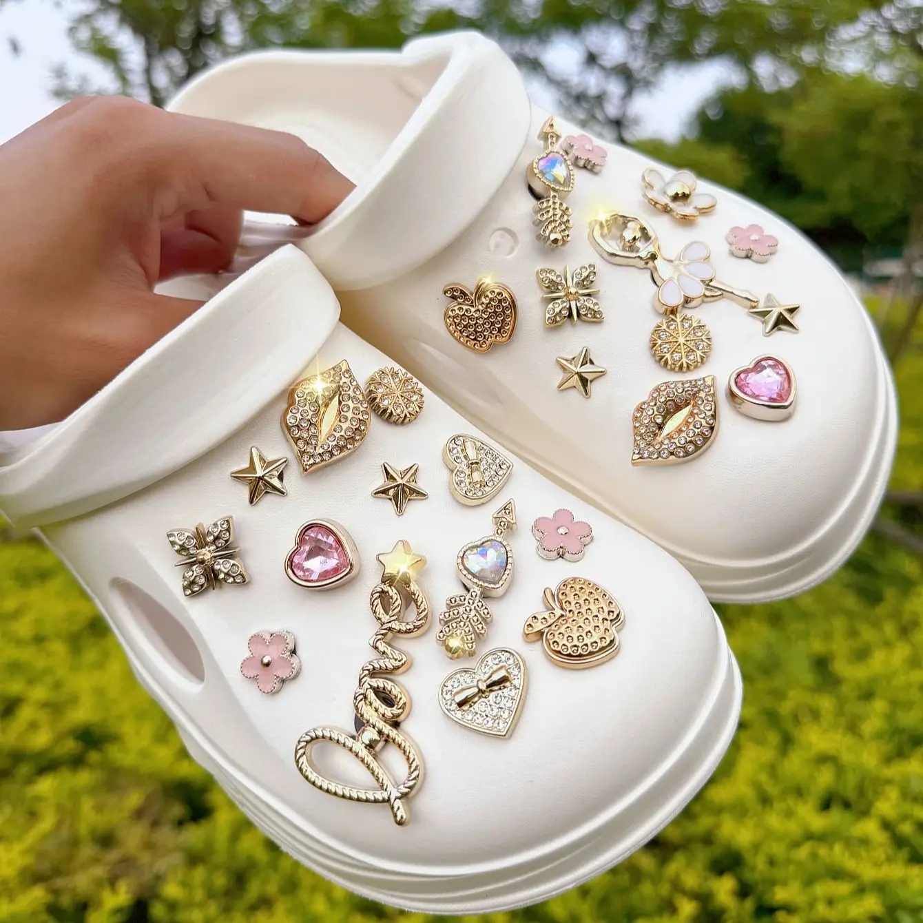 25-teiliges Gold (Tanzendes Mädchen, Liebe, Lippen, Apfel, Herz, fünfzackiger Stern, Blume) DIY-Accessoires, geeignet für abnehmbare S – Detail 1