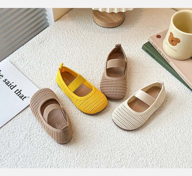 2025 الفتيات حذاء مسطح الانزلاق على لينة وحيد الاطفال نسج الأحذية تنفس جوفاء التدريجي الصيف جديد الأطفال حذاء كاجوال بلون