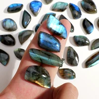 Pierre naturelle cristal Labradorite forme aléatoire feuilles lumière bleue décor de bureau à domicile cadeaux mignons pierres précieuses en vrac 5