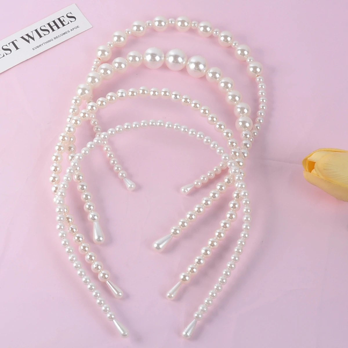 4-teiliges Set mit modischen und schlichten, märchenhaften Perlen-Stirnbändern, vielseitiger Haarschmuck für Frauen, geeignet für tägliche Freizeitkleidung und Kleid-Outfits – Detail 7