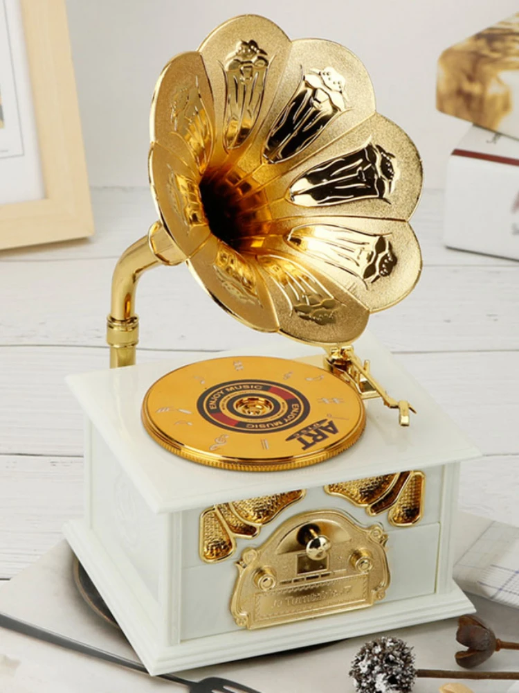 Vintage-Gramophone-Drawer-Music-Box-for-Home-Decoration-Wedding-Birthday-Gift-Figurine-Jewelry-Box-Hand-Carousel.jpg Vintage Gramofon Fiók Zenei Doboz Otthoni Dekorációhoz Esküvői Születésnapi Ajándék Figurák Ékszer Kézi Körhinta - Image 2