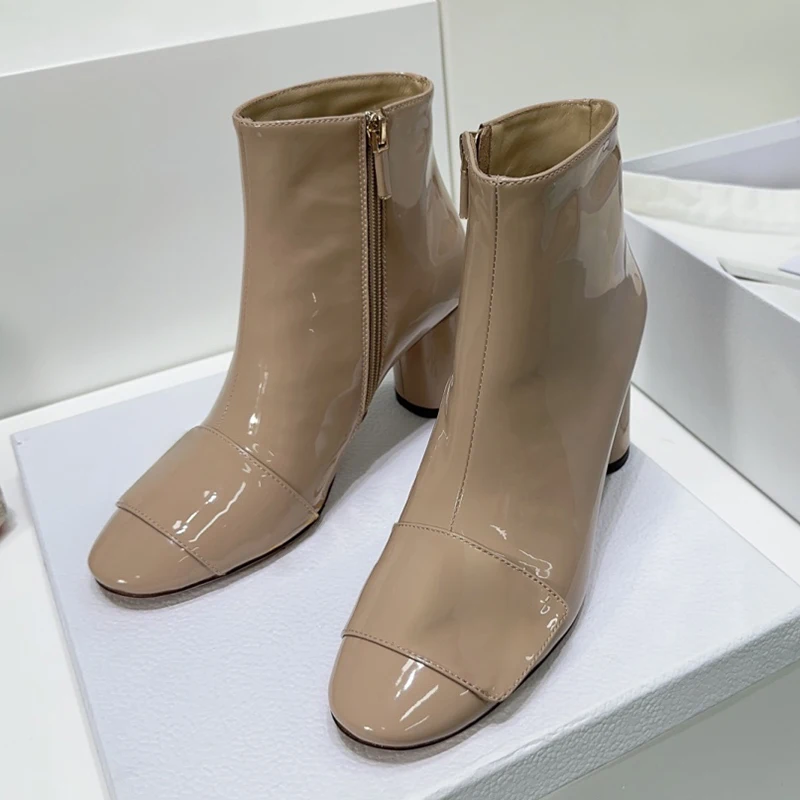 

Женские ботинки из натуральной кожи, на высоком каблуке, с острым носком