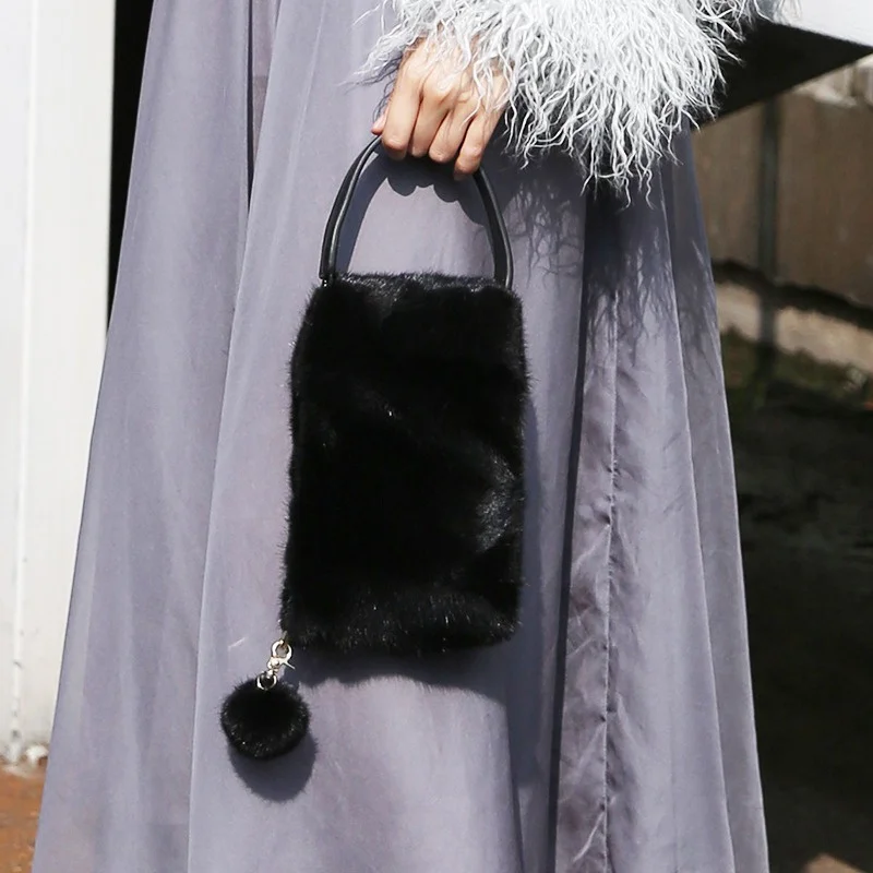 Women's High Quality Fur Mobile Phone Bag High Quality Mink Fur Mini Tote Fall/Winter Casual Hairball Decorated Mobile Phone Bag