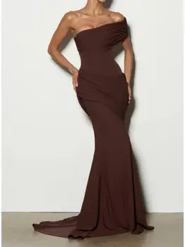 Abito da sera elegante alla francese, stile femminile, con collo obliquo e spalle scoperte, sexy, slim fit, a vita e in tinta unita, di alta qualità.