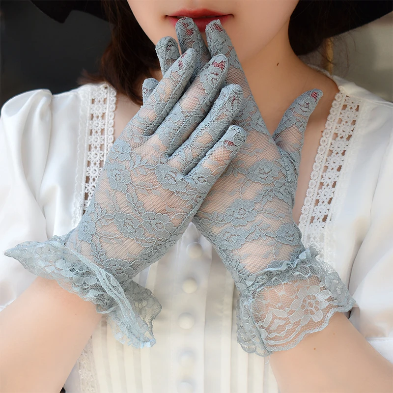 

Women Vintage Sheer Short Lace Gloves Derby Tea Party Wrist Length Floral Gloves for Dinner Fancy Costume Accessories Gloves