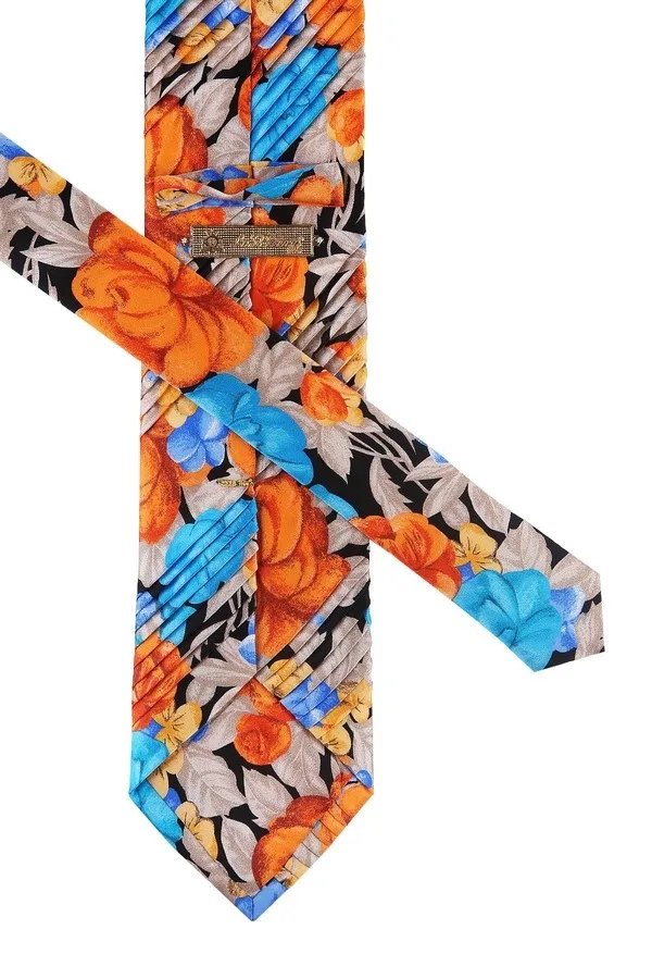 Рисунок 2 - Шелковый галстук Piliseli разных