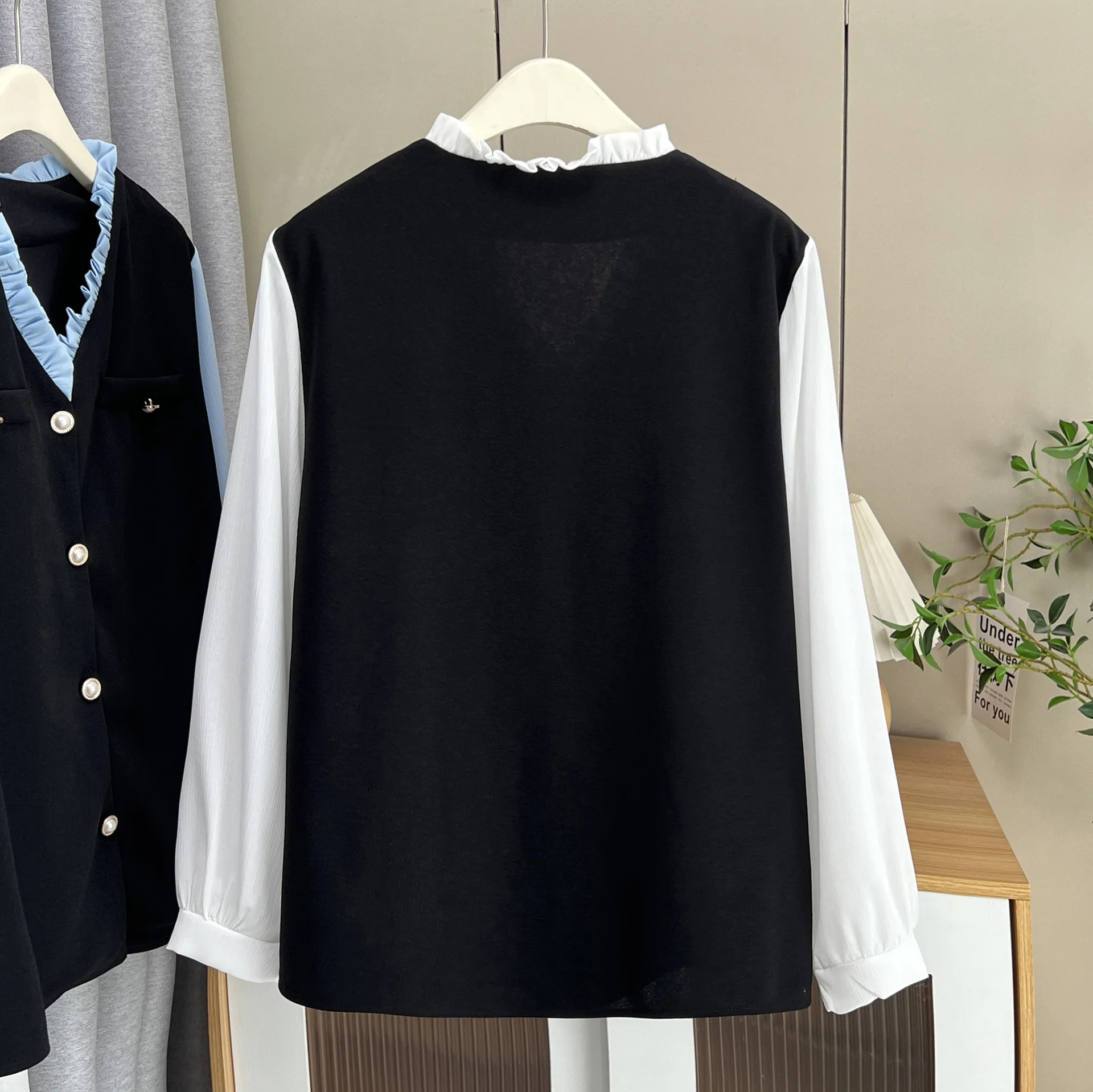 XXXXL Fashion Plus Size Women's Shirt 2025 Autumn New Style Casual V-neck Lace Fake two-piece Shirt 2505