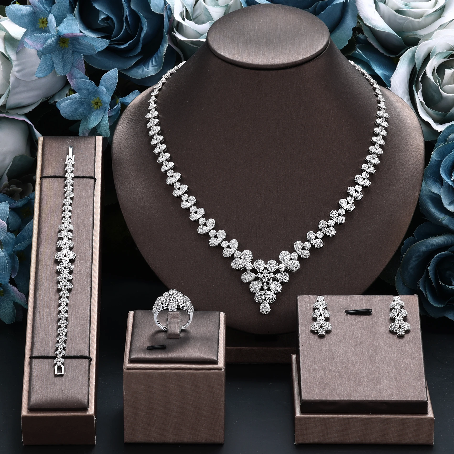 

Женский Свадебный комплект из колье, серёг, браслета и кольца