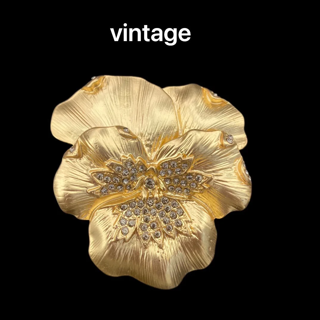 

Fashion New Vintage Luxury Gold-plated Flowers Women's Brooch Pin