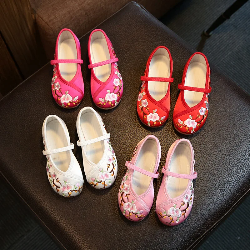 Chinese Style Kids Embroidery Cloth Dance Loafers