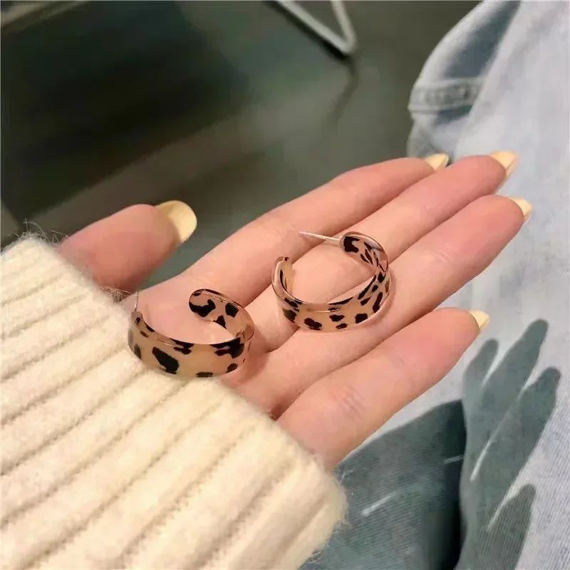 Retro Leopard Print Acrylic C-shaped Stud Earrings Women Vintage Versatile Hoop Earrings Jewelry Accessories Aretes De Mujer