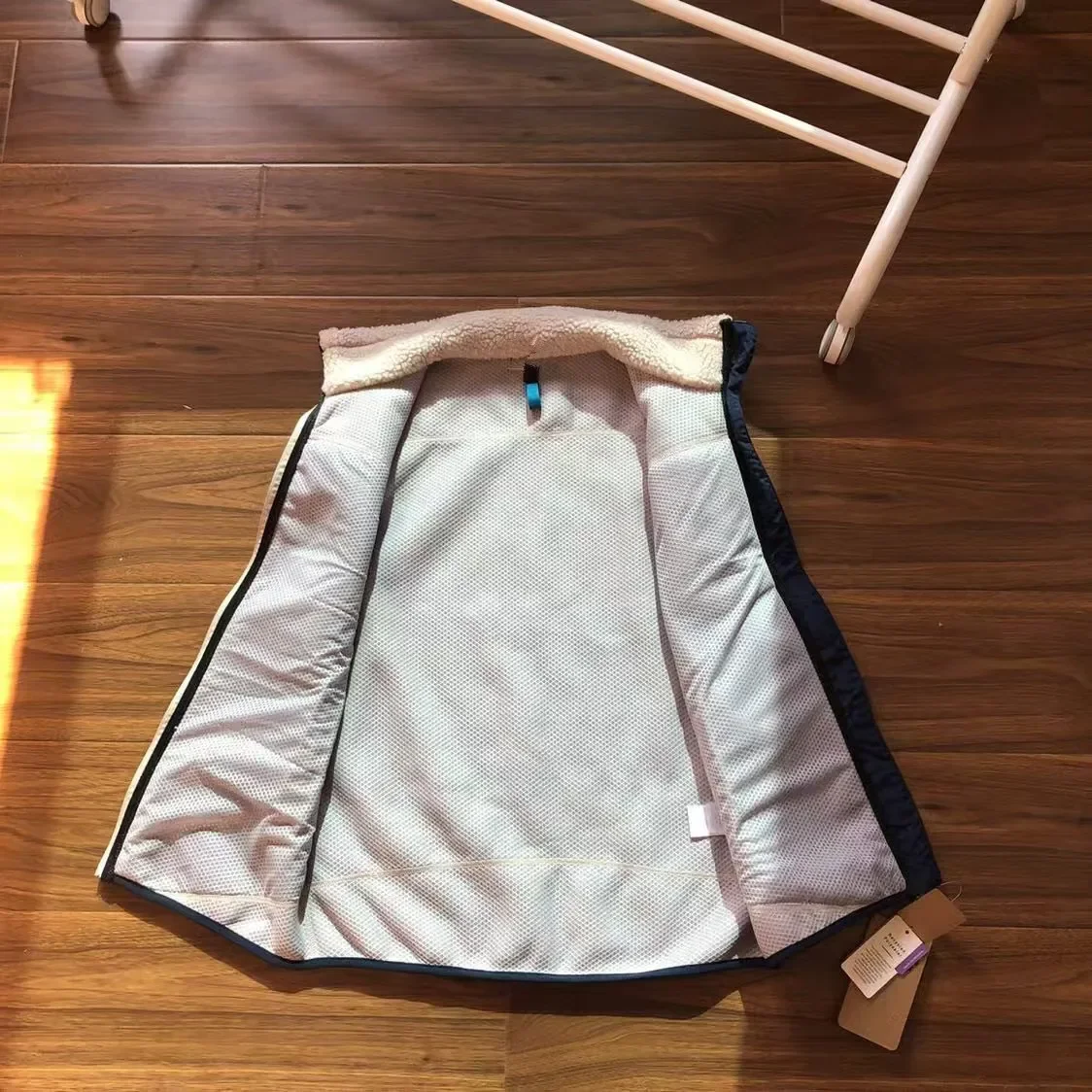 Trendige lockere Herrenweste aus Lammfell, warme Oberbekleidung für Herbst und Winter, vielseitige Modemarke, chinesischer Ursprung, Herren-Oberteil – Detail 11
