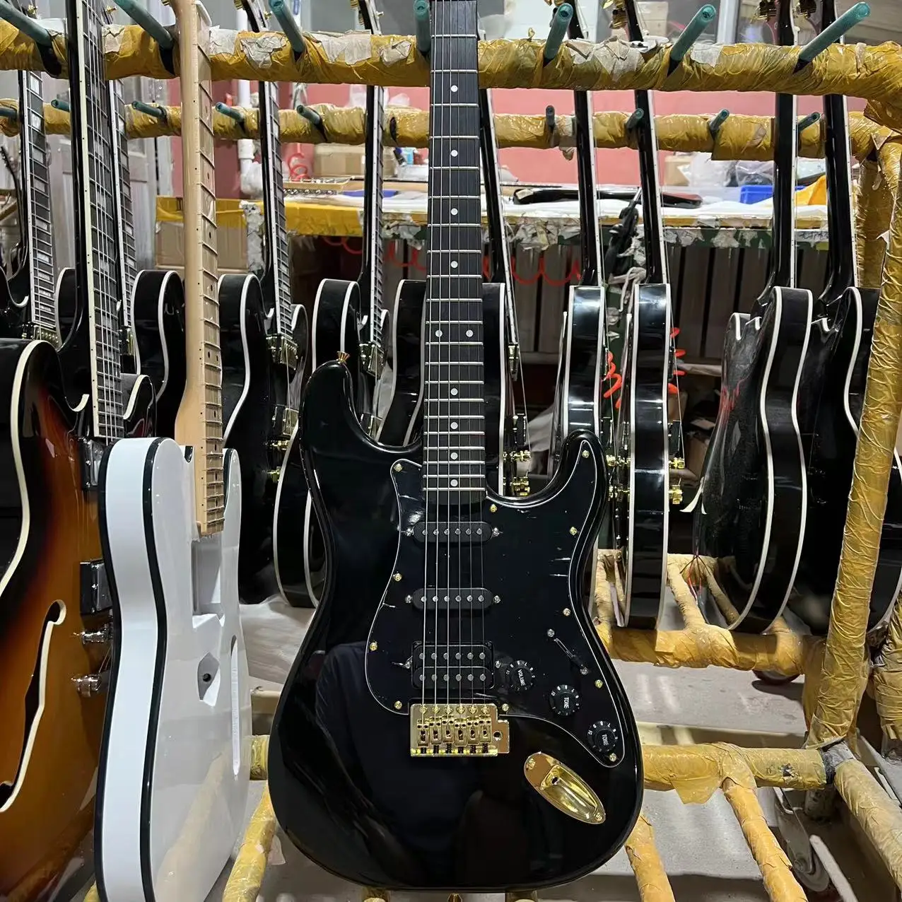 

ST Electric Guitar, Mahogany Body, Black Color, Golden Hardware, Rosewood Fretboard, 6 Strings Guitarra, Free Shipping