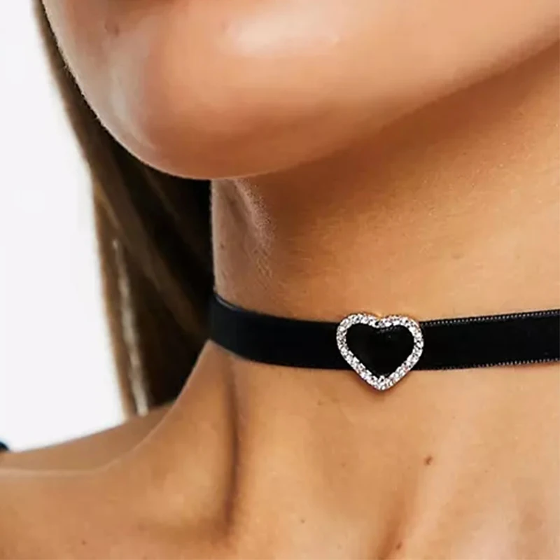 Sexy Punk Heart Lace Necklaces Black Velvet Heart Crystal Choker Necklace  For Women Vintage Chockers Collar Retro Neck Jewelry