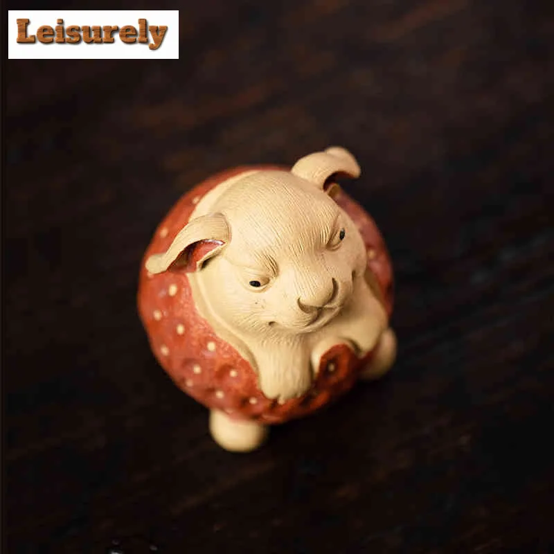 Yixing Zisha Zodiac Strawberry Rabbit Tea Pet Luxury Tea Sculpture Tea Figurine Play Toys Tea Statue Ornaments Cha Accessories